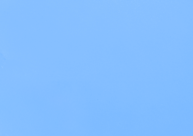 Babyblaue Fläche, die als dezenter Hintergrund in Kachel-Layouts verwendet wird – visuelles Element der Bereiche Innovation und Nachhaltige Lösungen bei Säntis Packaging.