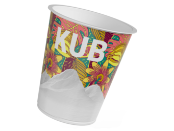 KUB Karton-ummantelter Becher mit sichtbarer Abrisslasche von säntis packaging – trennbare, recyclingfähige Verpackung aus FSC-zertifiziertem Karton und leichtem Kunststoff für nachhaltige Lebensmittelverpackungen.