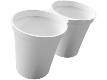 Doppelbecher von säntis packaging – nachhaltige, recyclingfähige Verpackungslösung für Milchprodukte und Desserts im funktionalen Eco-Design.