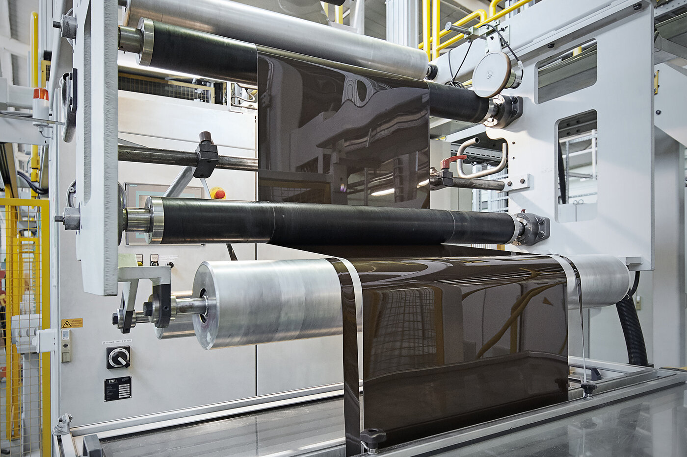 Produktionsanlage zur Folienextrusion von säntis packaging – präzise, effiziente und nachhaltige Technologie für Kunststoffverpackungen.