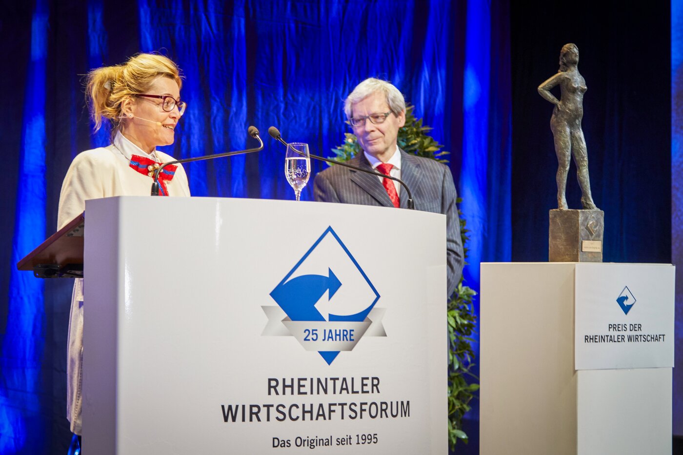 Verleihung des 25. Rheintaler Wirtschaftspreises beim Rheintaler Wirtschaftsforum – Ehrung der säntis packaging ag für Innovationskraft, nachhaltiges Wachstum und regionale Verbundenheit.